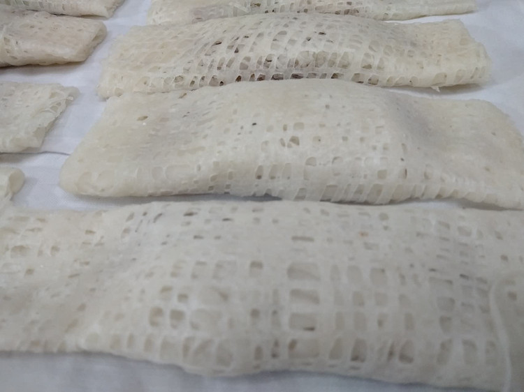 رشته خشکار یکی از دسرهای سنتی و خوشمزه گیلانی است که در بسیاری از مراسمهای خاص و جشنها در گیلان تهیه میشود.