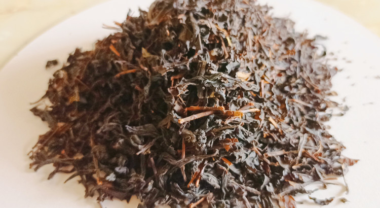 چای شکسته لاهیجان یکی از معروفترین و باکیفیتترین انواع چای ایران است