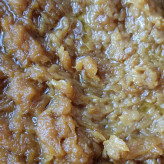 پیاز سرخ شده نیمه آماده کاملاخانگی باهنردستان بانوان گیلانی آماده شده