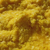 پیاز سرخ شده نیمه آماده کاملاخانگی باهنردستان بانوان گیلانی آماده شده