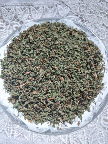 چوچاق خشک، که به عنوان یکی از گیاهان دارویی و معطر شناخته میشود