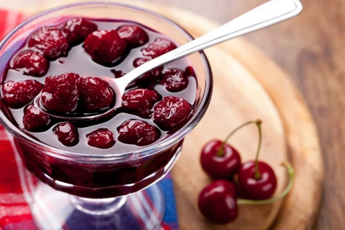 مربای آلبالو خانگی یکی از محبوبترین و خوشمزهترین مرباها در ایران است محصول خانگی درجه یک