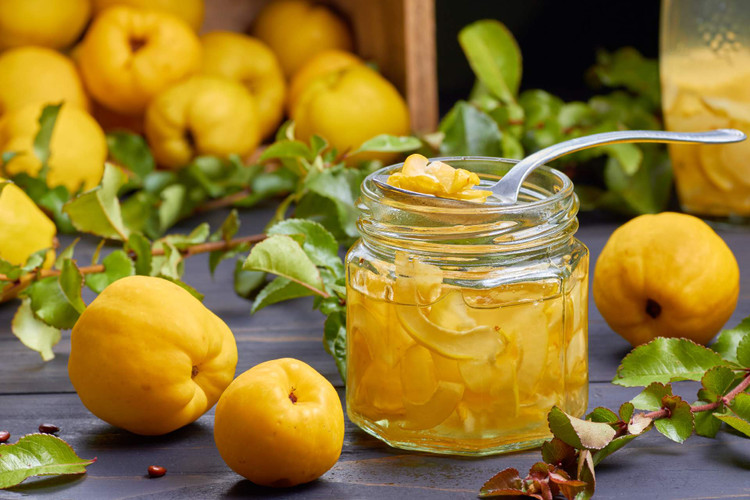 مربای به یکی از انواع مرباهای خوشرنگ و خوشعطر ایرانی است که از میوهی به تهیه میشود.