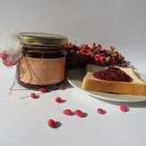 مربای زرشک یکی از مرباهای محبوب و خاص ایرانی است که با طعم ترش و شیرینش طرفداران بسیاری دارد