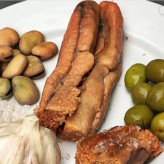 اشبل ماهی سفید (تخم ماهی سفید) یک خوراکی محبوب و پرطرفدار در نواحی شمالی ایران، بهویژه گیلان و مازندران است.