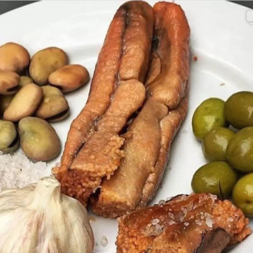 اشبل ماهی سفید (تخم ماهی سفید) یک خوراکی محبوب و پرطرفدار در نواحی شمالی ایران، بهویژه گیلان و مازندران است.