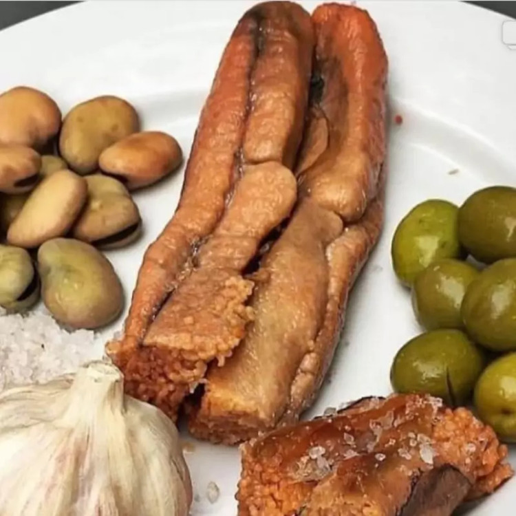 اشبل ماهی سفید (تخم ماهی سفید) یک خوراکی محبوب و پرطرفدار در نواحی شمالی ایران، بهویژه گیلان و مازندران است.