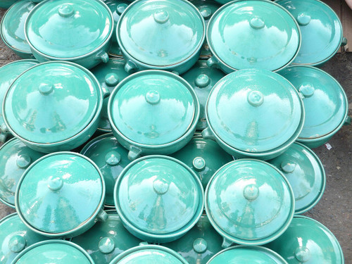 گمج یک ظرف سفالی خاص و سنتی است که در نواحی شمالی ایران، بهویژه گیلان، استفاده میشود