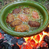 گمج یک ظرف سفالی خاص و سنتی است که در نواحی شمالی ایران، بهویژه گیلان، استفاده میشود