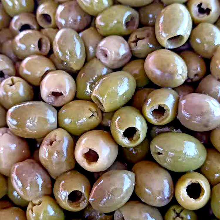 این زیتونها در تهیه انواع غذاها، از جمله سالادها، پیتزاها، و غذاهای مدیترانهای استفاده میشوند