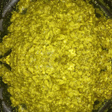 خورشت ترش تره یکی از غذاهای سنتی و محبوب استان گیلان است که به دلیل طعم ترش و عطر سبزیهای محلی،