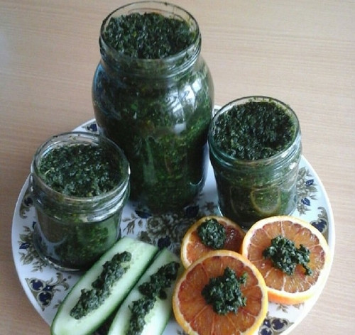 دلال محلی نوعی چاشنی معطر و خوشطعم است